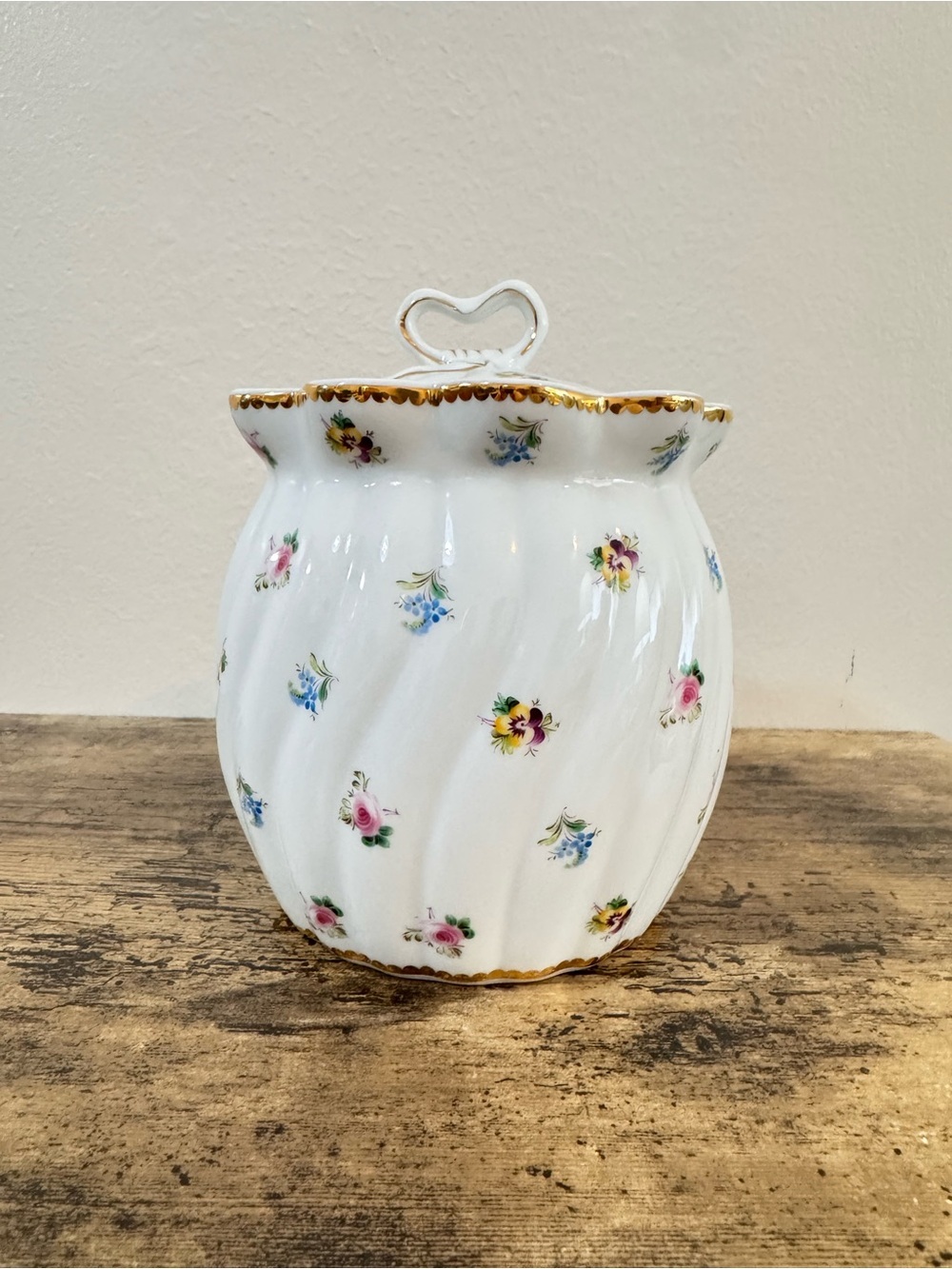 Porcelain Lidded Biscuit Jar Floral Gold Trim Heart Handle England - Picture 4 of 9